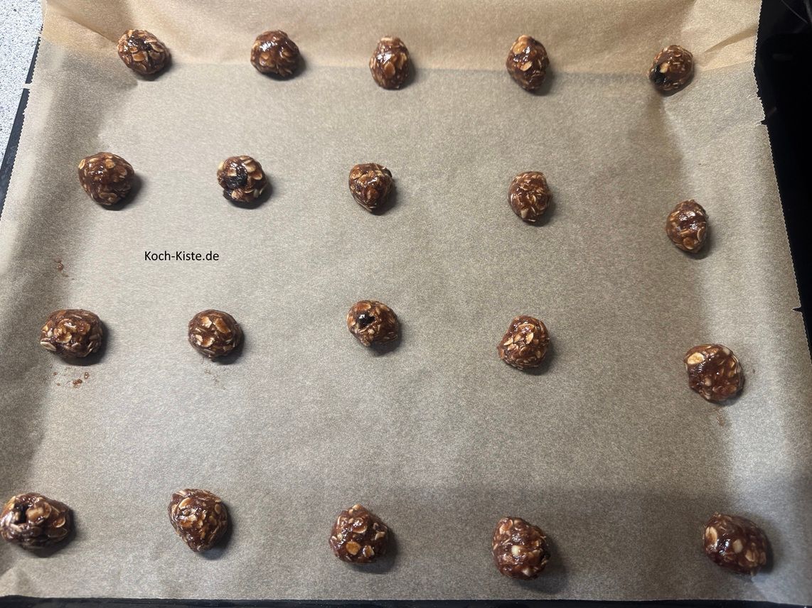 dann lege 20 bid 25 Teigkugeln auf das Backblech