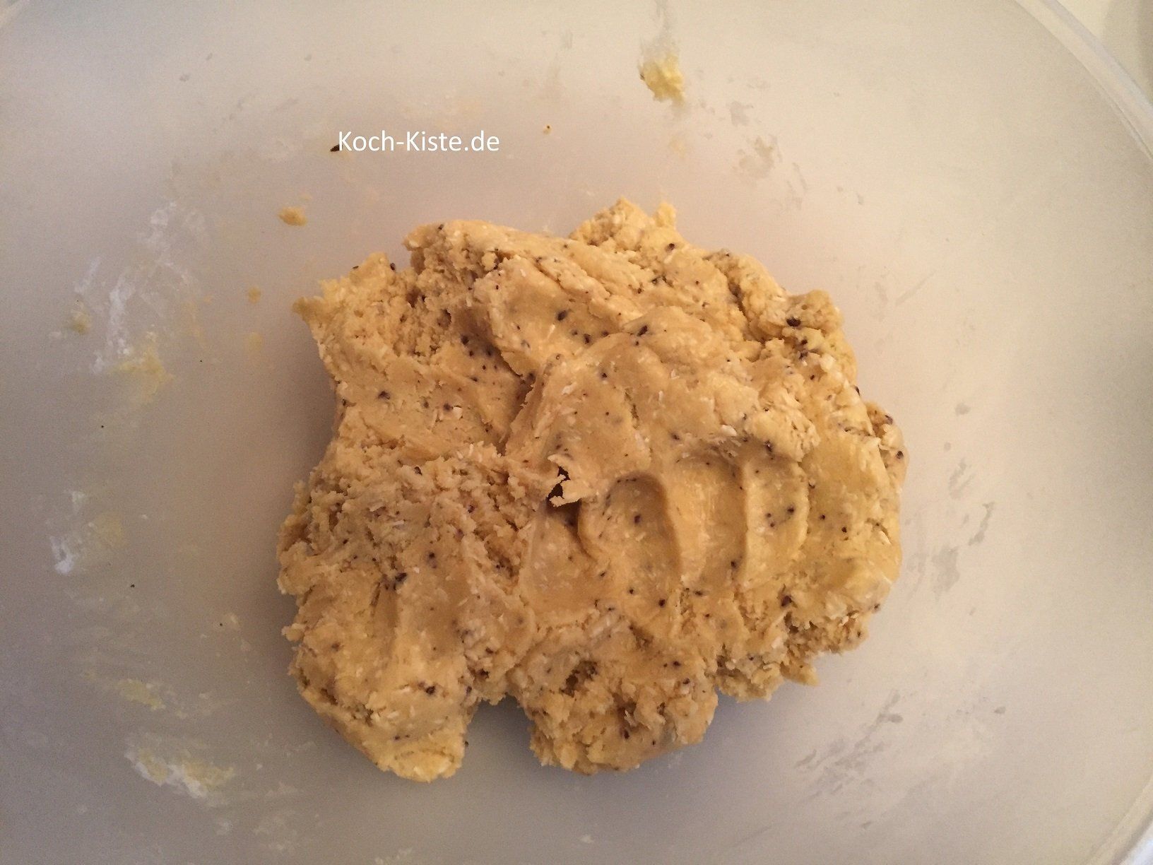 nun knetest Du mit den Händen den Teig fertig