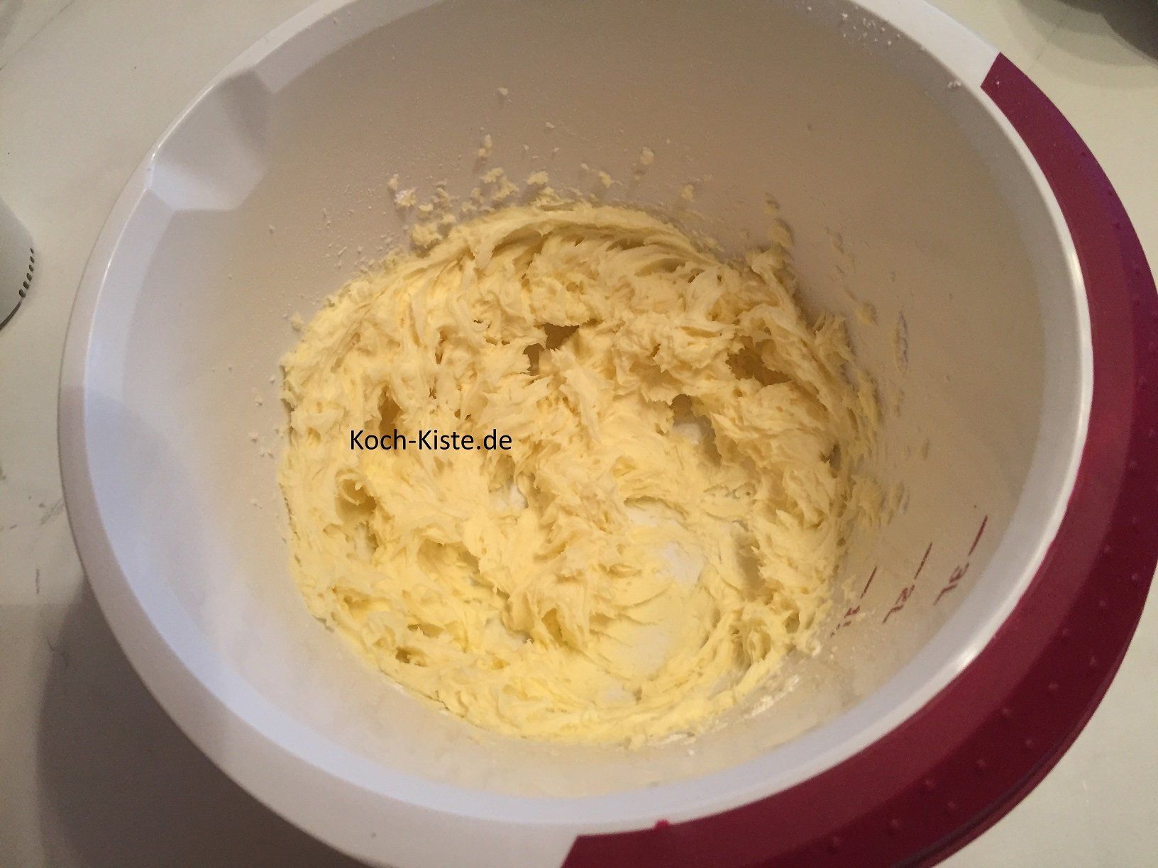 Butter und Puderzucker verrühren