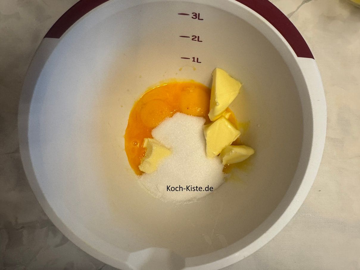 Küchenwaage wieder auf 0 stellen und 100g (200g) Zucker abwiegen.