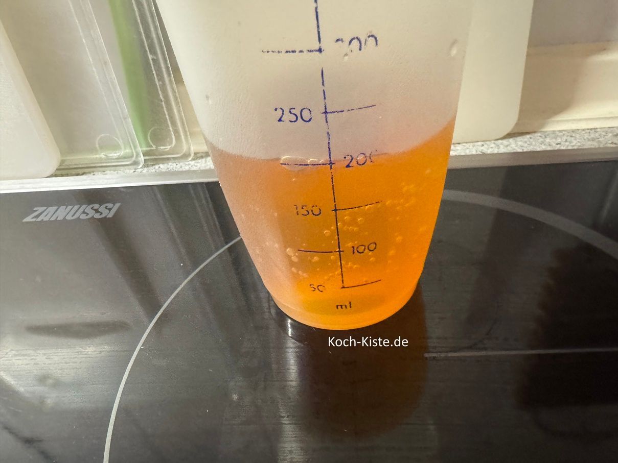 dann messe nochmal 200 ml (400 ml ) Apfelsaft ab