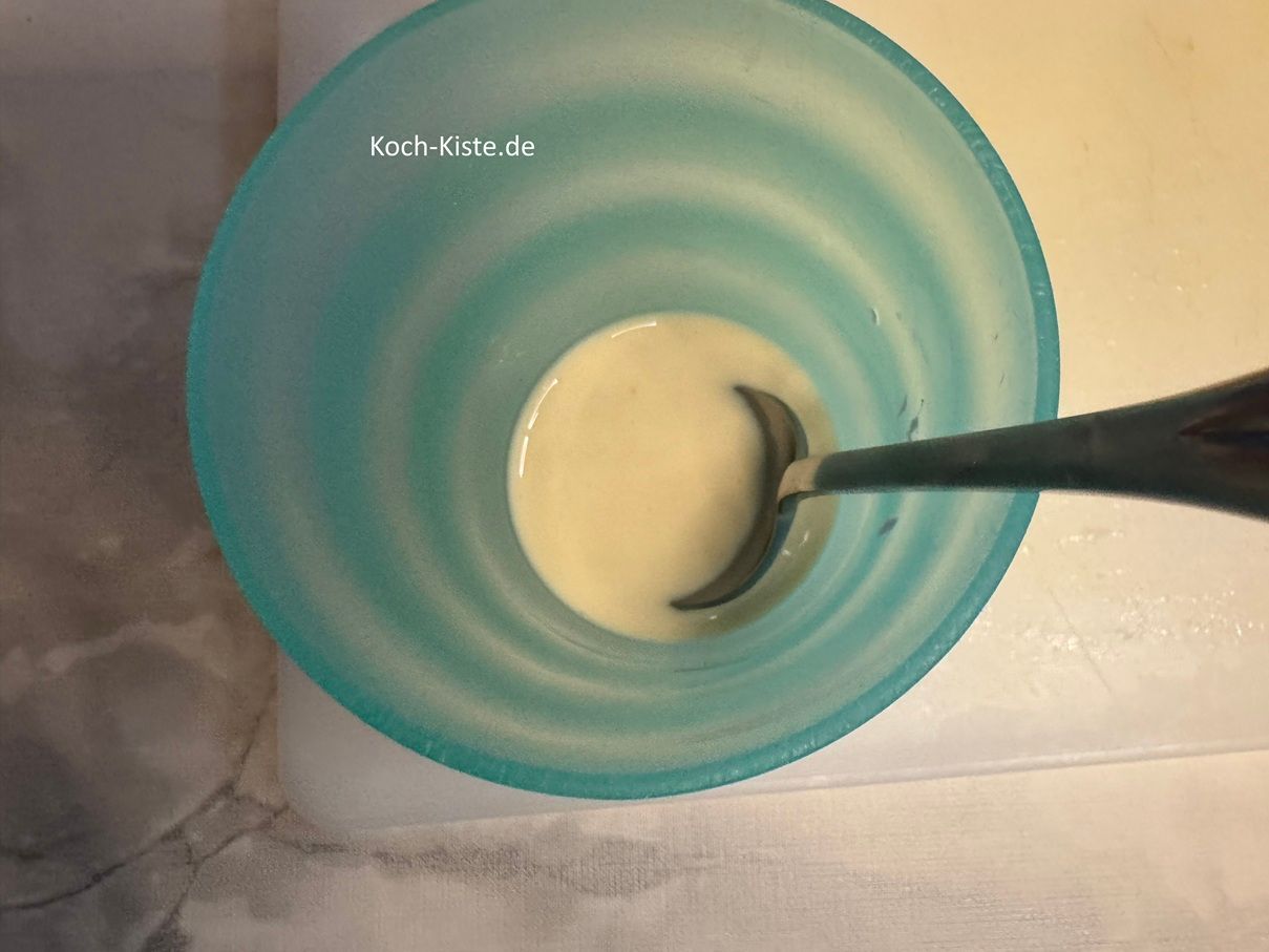 und verrühre alles so lange, bis das Puddingpulver aufgelöst ist.