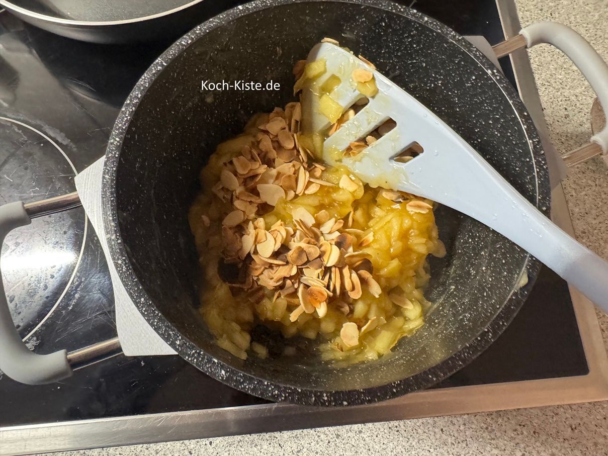dann kippe die Mandeln mit in den Topf