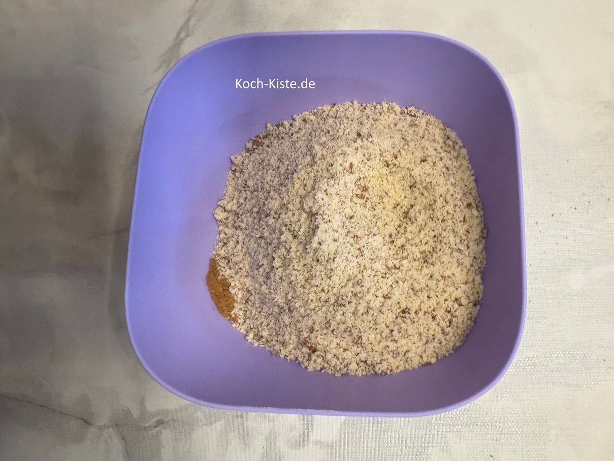 stelle die Schale wieder auf die Küchenwaage - auf 0 und wiege 100 g (200g) gemahlene Mandeln ab