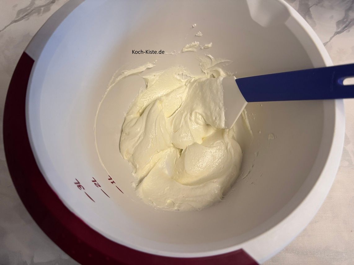 verrühre beides mit einem Teiglöffel