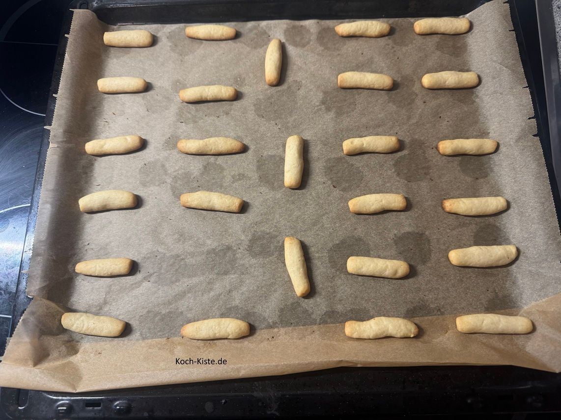 fertig gebackene Teigstangen