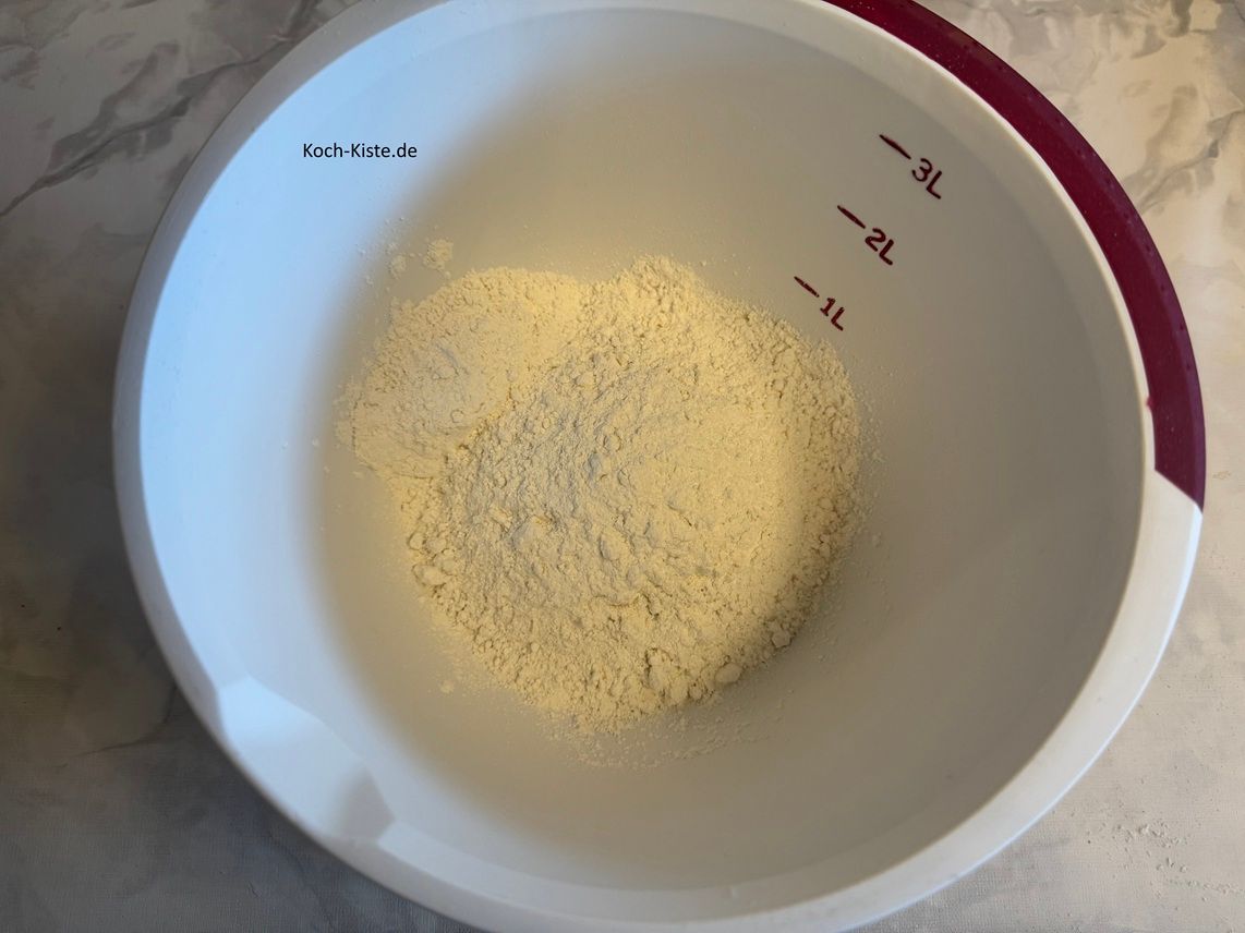stelle die Rührschüssel auf die Küchenwaage - auf 0 und wiege 300 g Dinkelmehl hinein