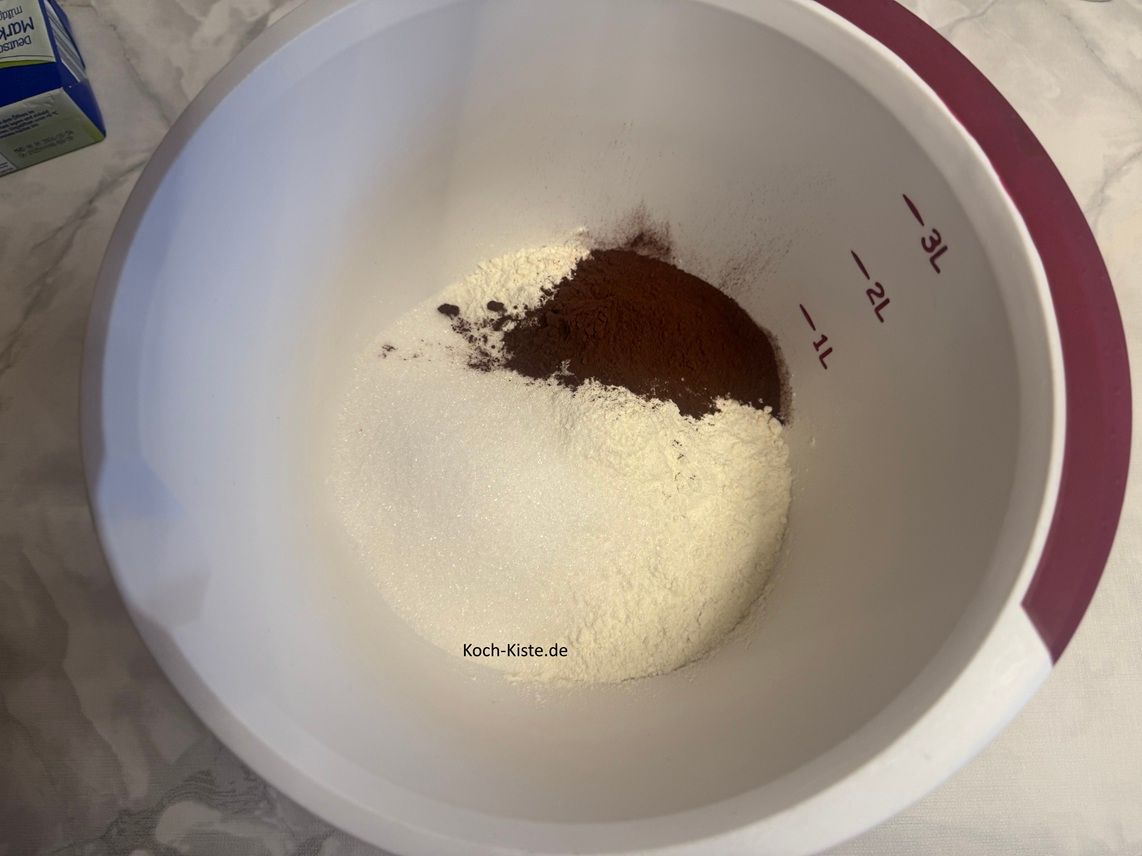 als nächstes kommt 1 Esslöffel Backkakaopulver umd 1 Prise Salz