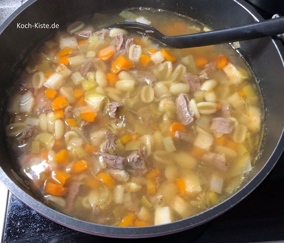fertige Rindfleisch-Gemüse-Gnocchi-Suppe