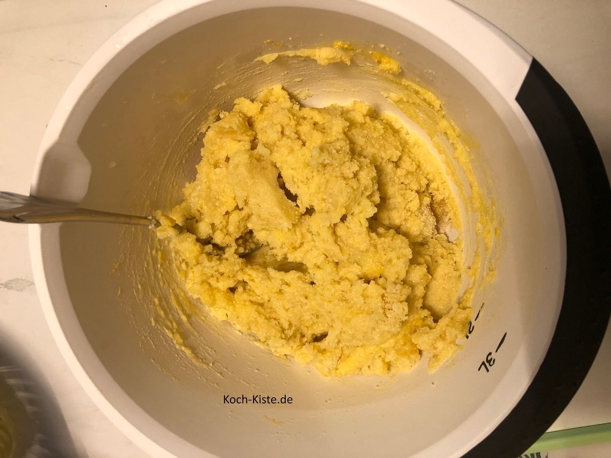 verrühre mit dem Esslöffel alles gut miteinander