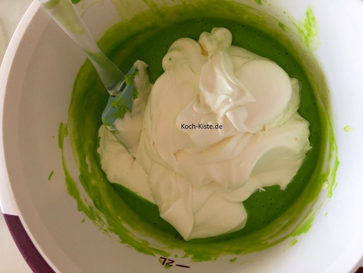 fülle die Sahne mit in die Rührschüssel