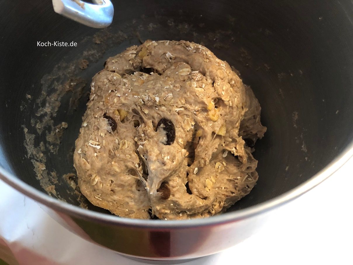 und lasse es wieder einige Minuten unterkneten