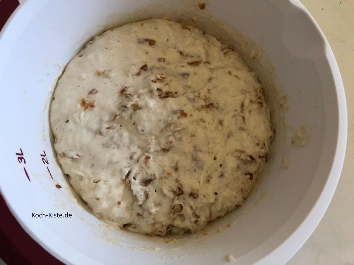 im Backofen hat sich der Teig deutlich vergrößert