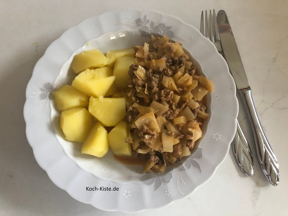 Weißkohl-Hack Topf mit Kartoffeln