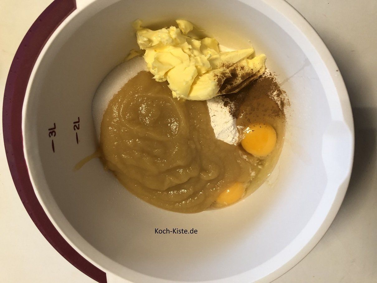gebe alle Zutaten in eine Rührschüssel