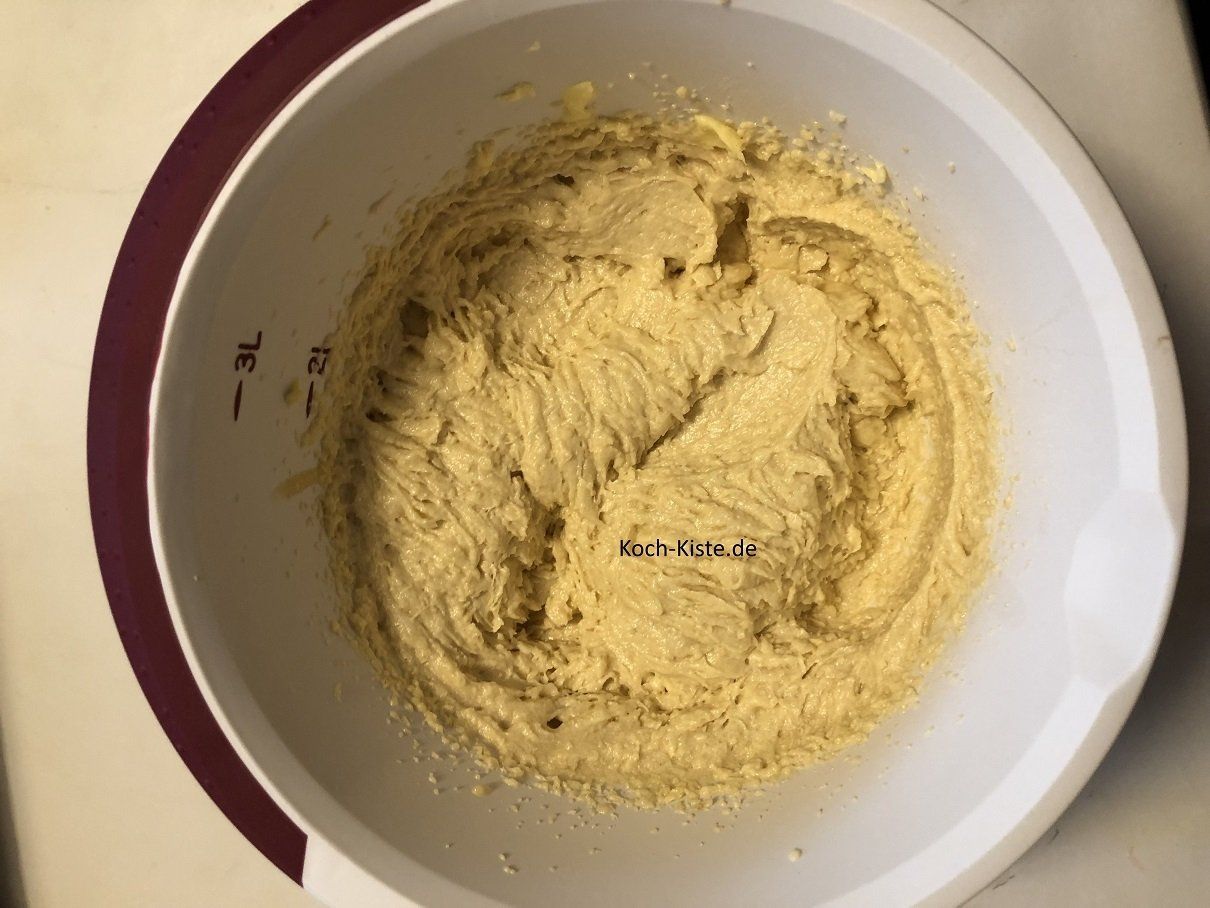 verrühre mit dem Handrührgerät alles zu einem glatten Teig