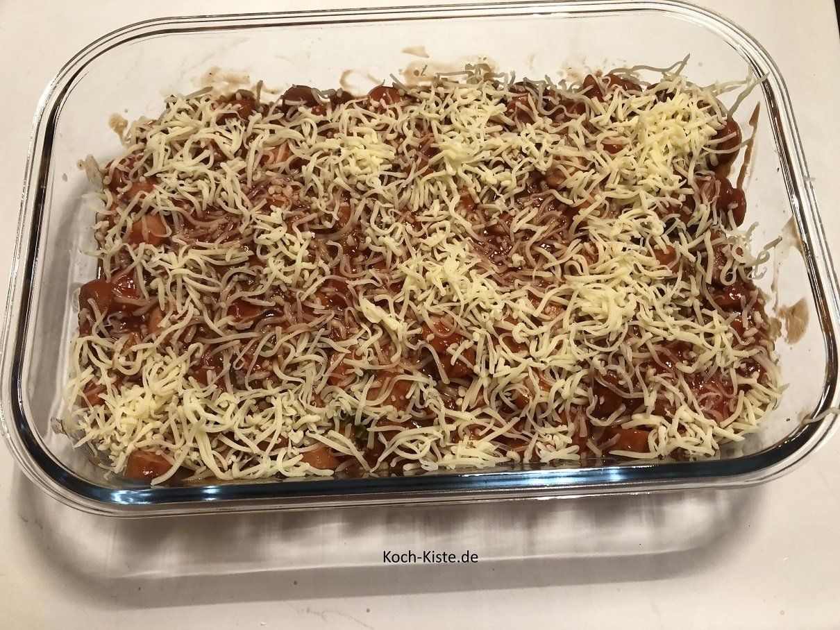 verteile den geriebenen Käse über den Auflauf