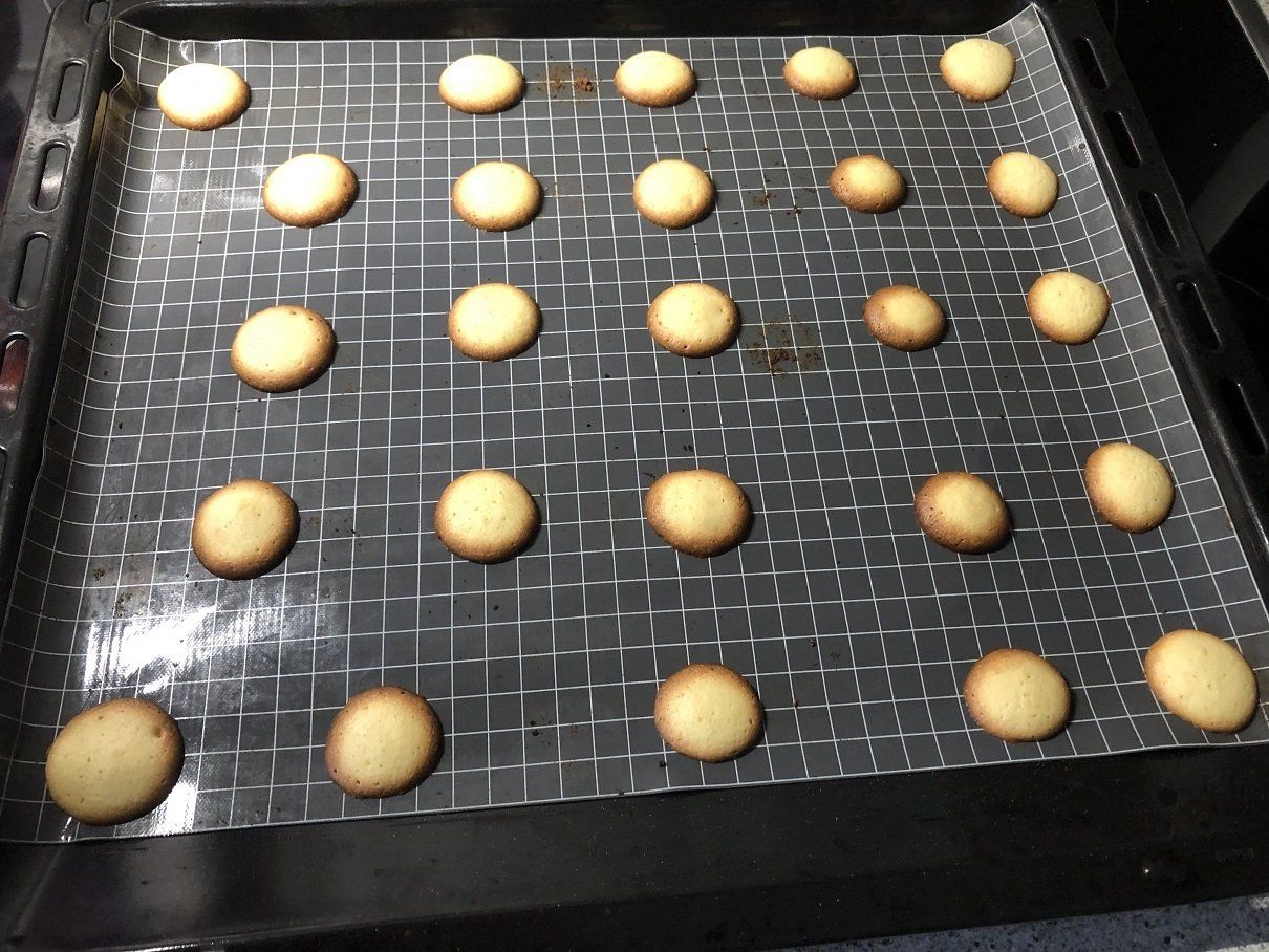 fertig gebackene Orangen Plätzchen