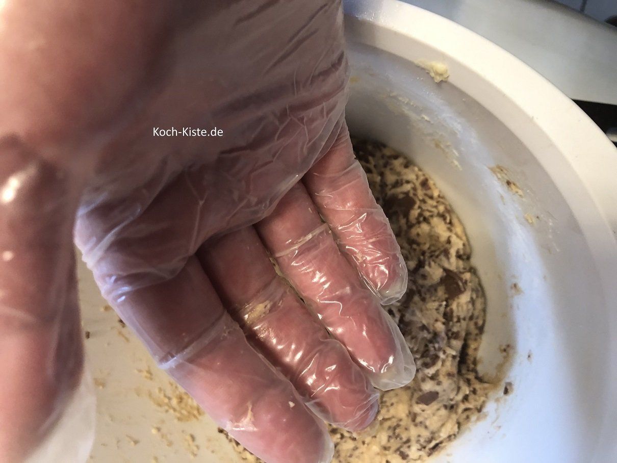 Einmalhandschuhe tragen