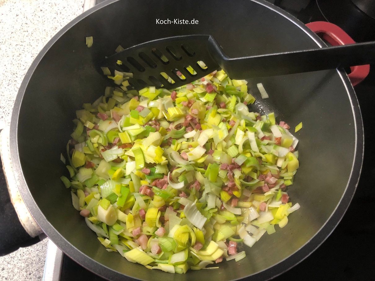 Porree hinzu geben und kurz mit anbraten
