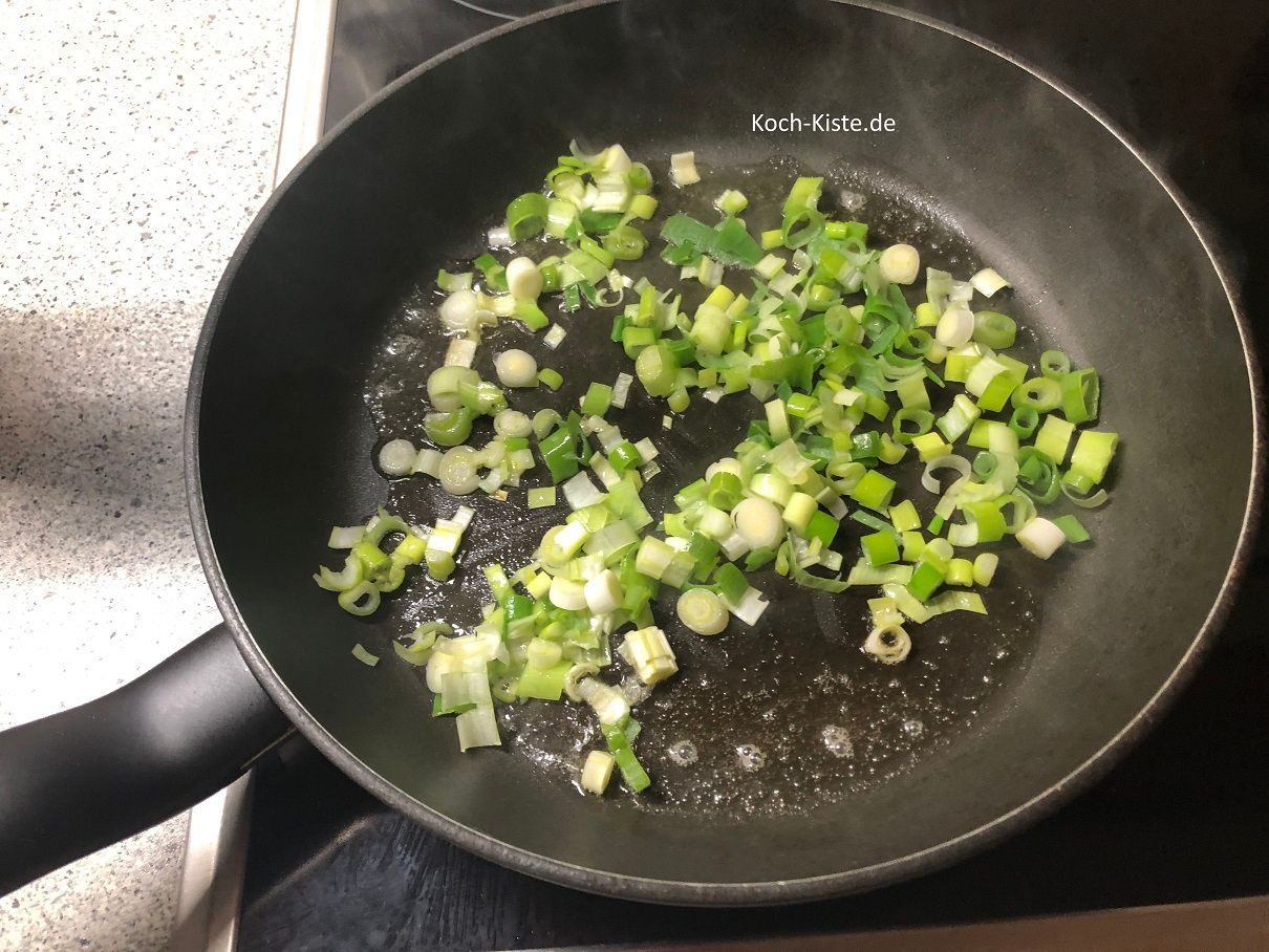 Lauchzwiebeln anbraten