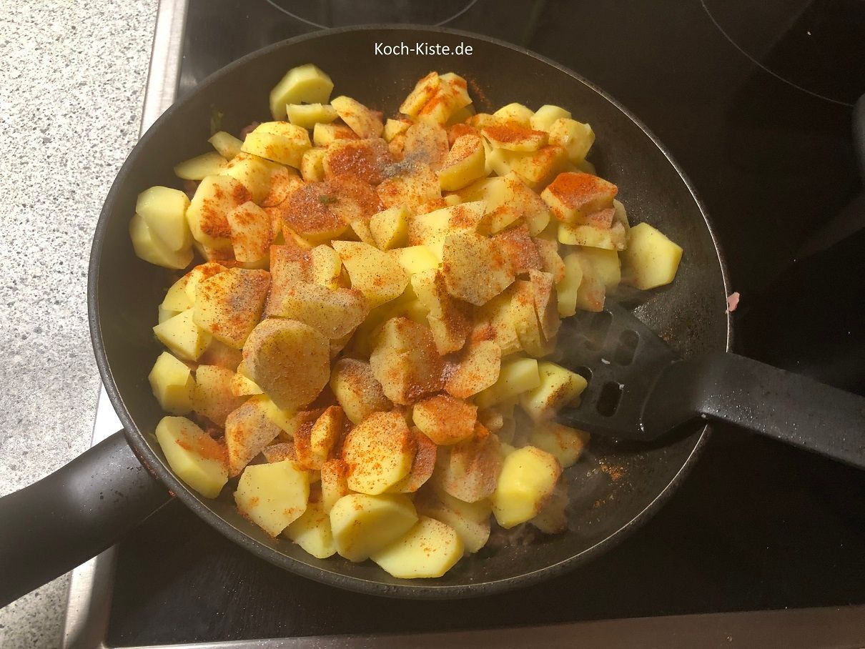 mit Salz, Pfeffer und Paprikapulver würzen