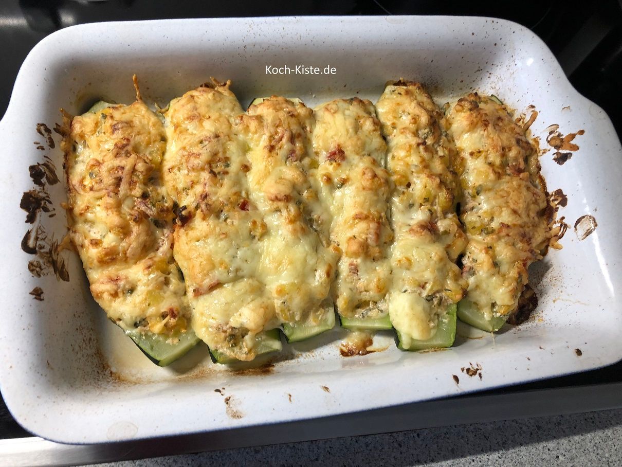 fertig gefüllte Zucchinis