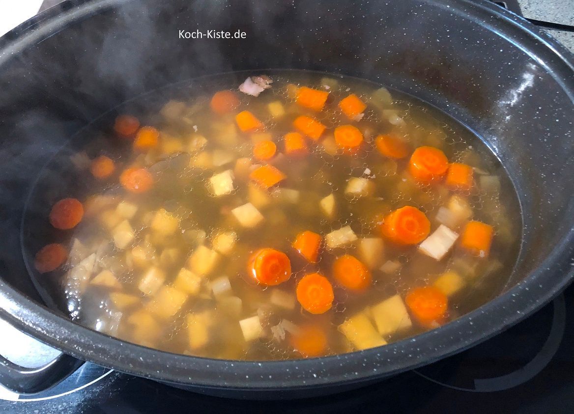 Die Bratflüssigkeit wird püriert