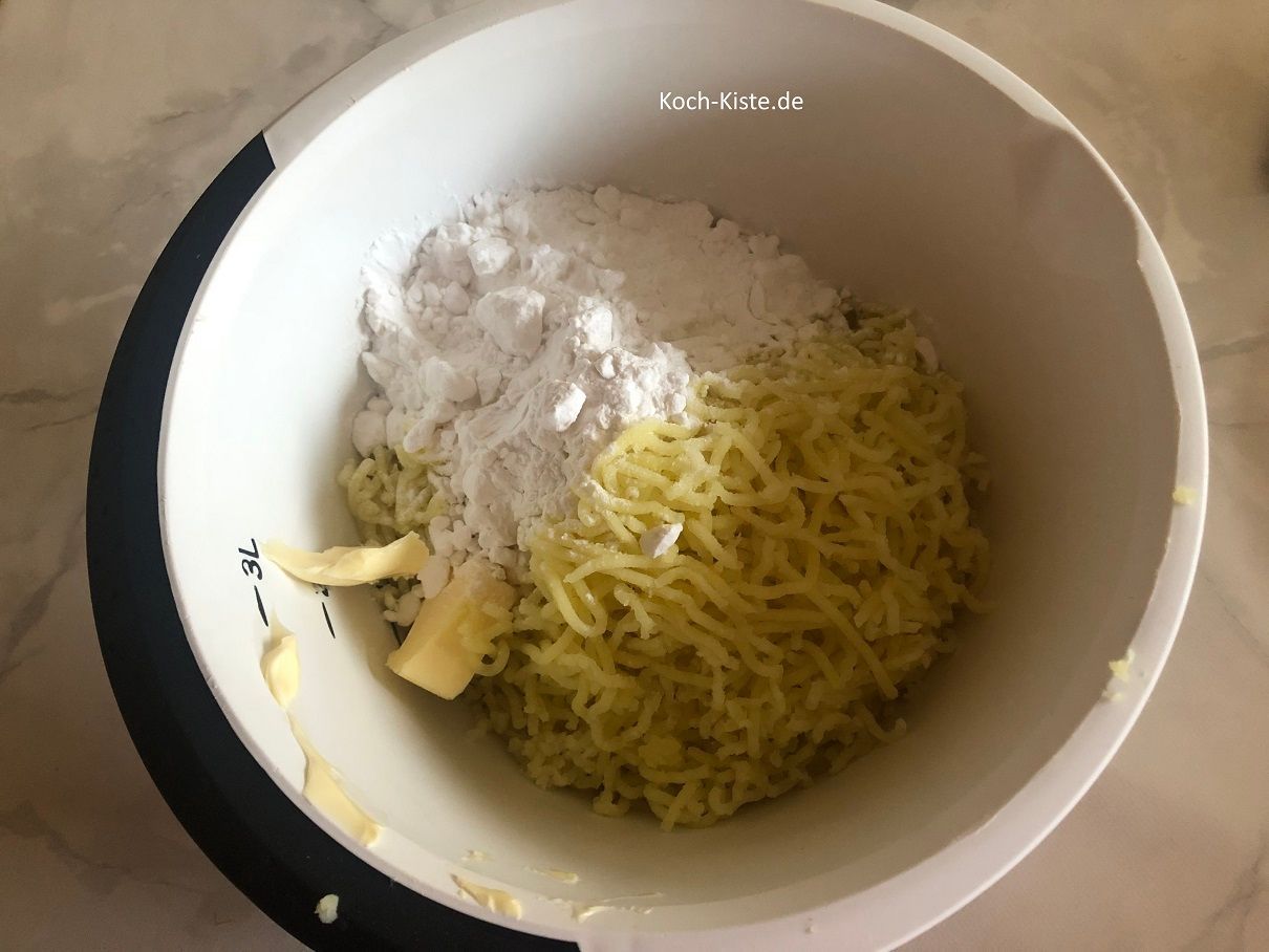 jetzt kommt die Kartoffelstärke oder das Kartoffelmehl hinzu ( ist das gleiche)