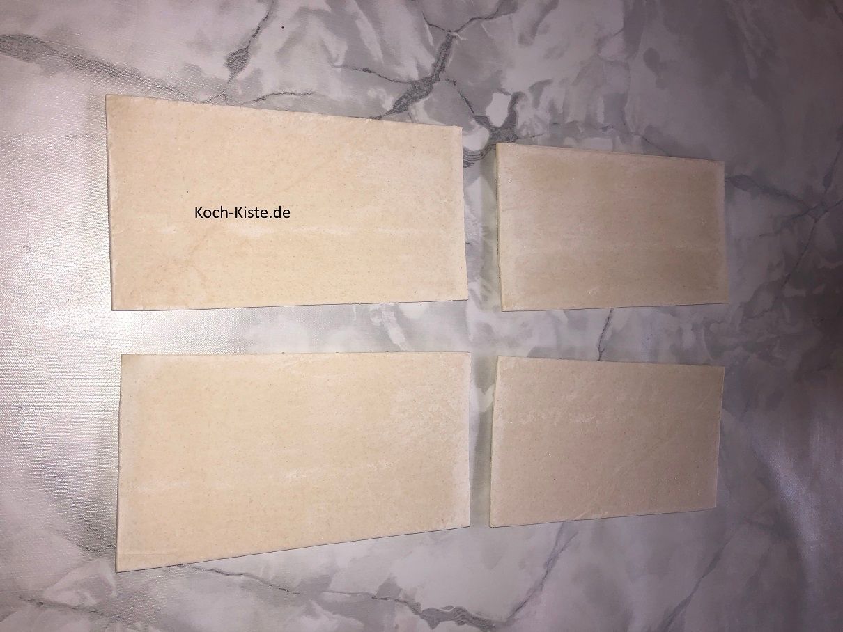 Blätterteigplatten aus dem Gefrierschrank nehmen und antauen lassen