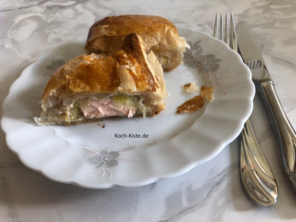 Lachsfilet mit Porree in Blätterteig
