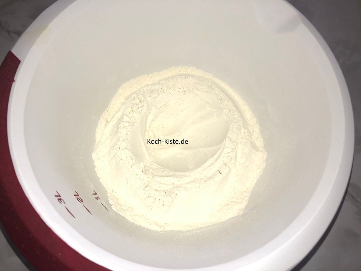 beginne damit das Dinkelmehl abzuwiegen