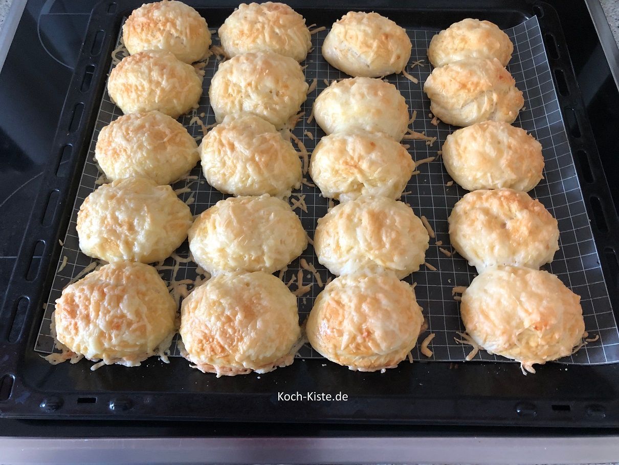 fertig gebackene Käaebrötchen