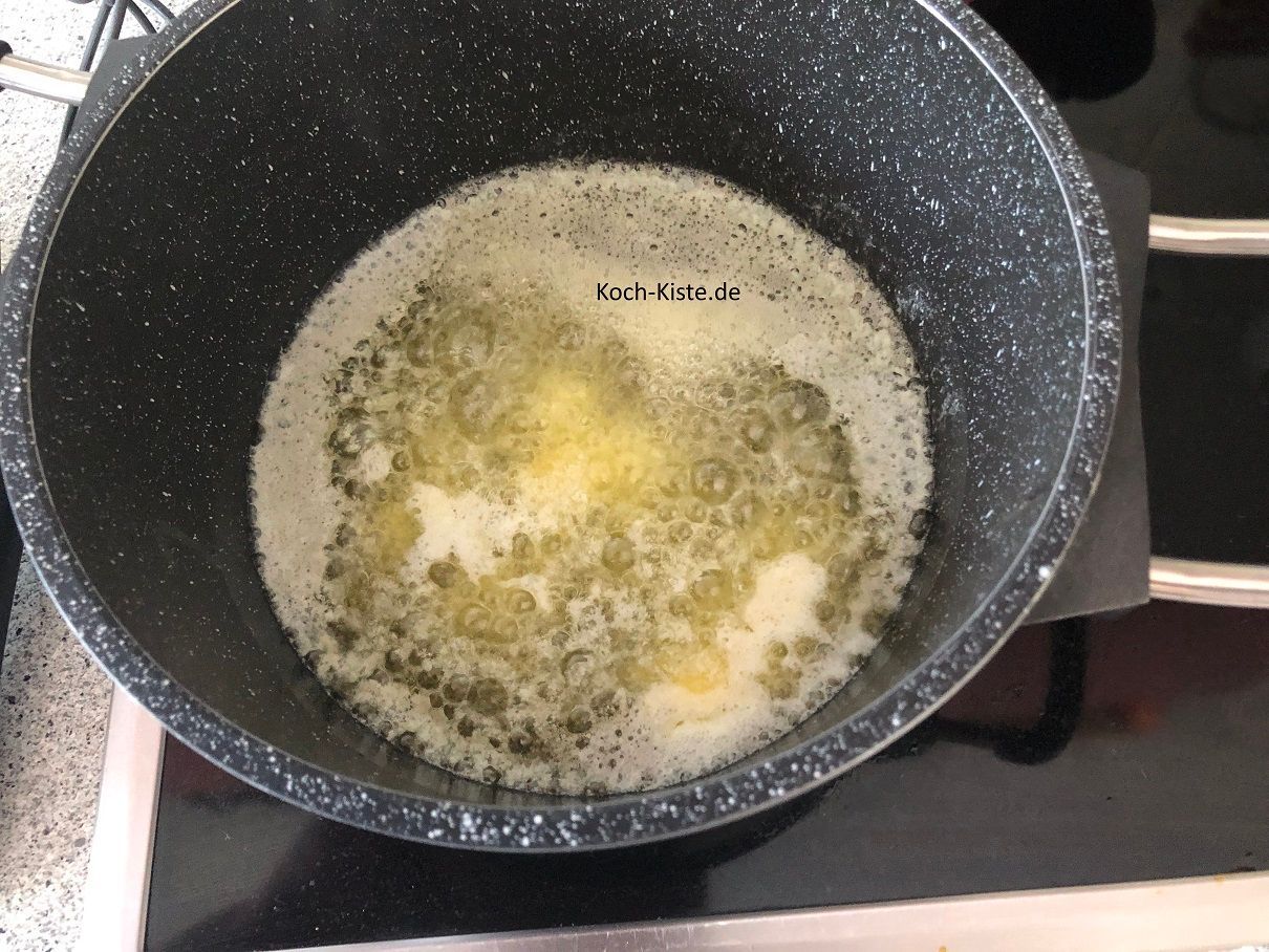 gebe die Butter in den Topf und lasse sie schmelzen