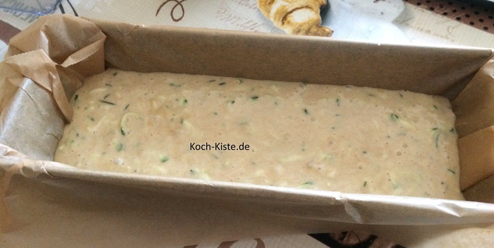 Teig in eine Kastenform geben