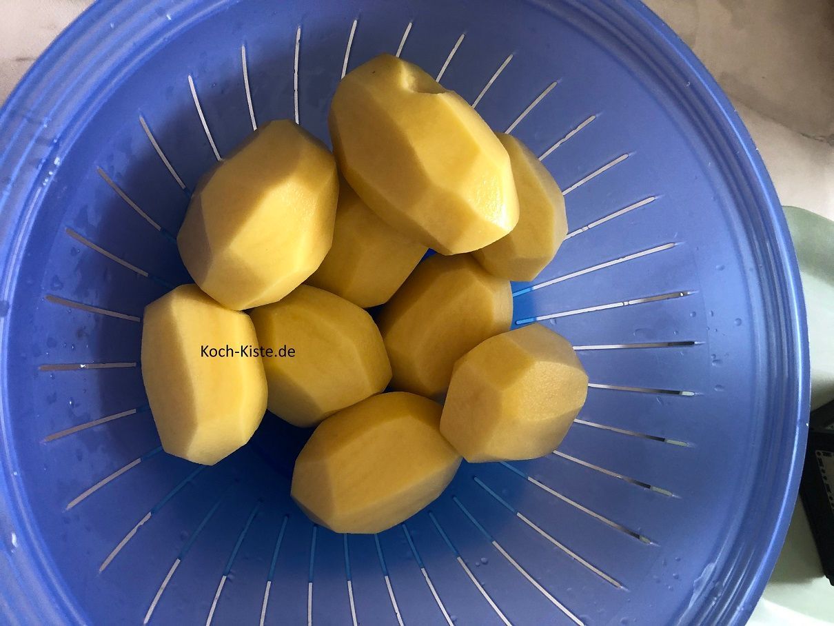 spülle sie unter kaltem, fließendem Wasser ab