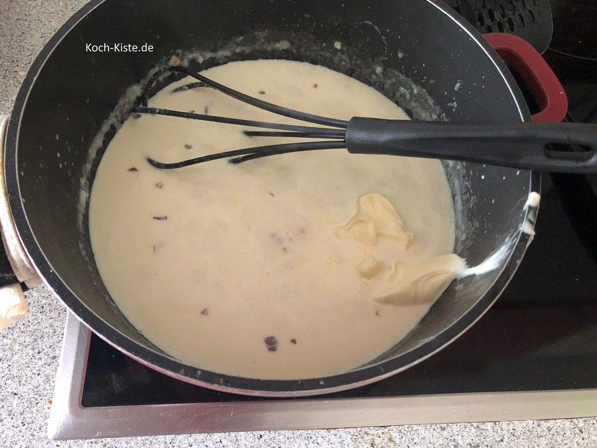 und gebe den Schmelzkäse hinzu, dann alles einmal aufkochen lassen