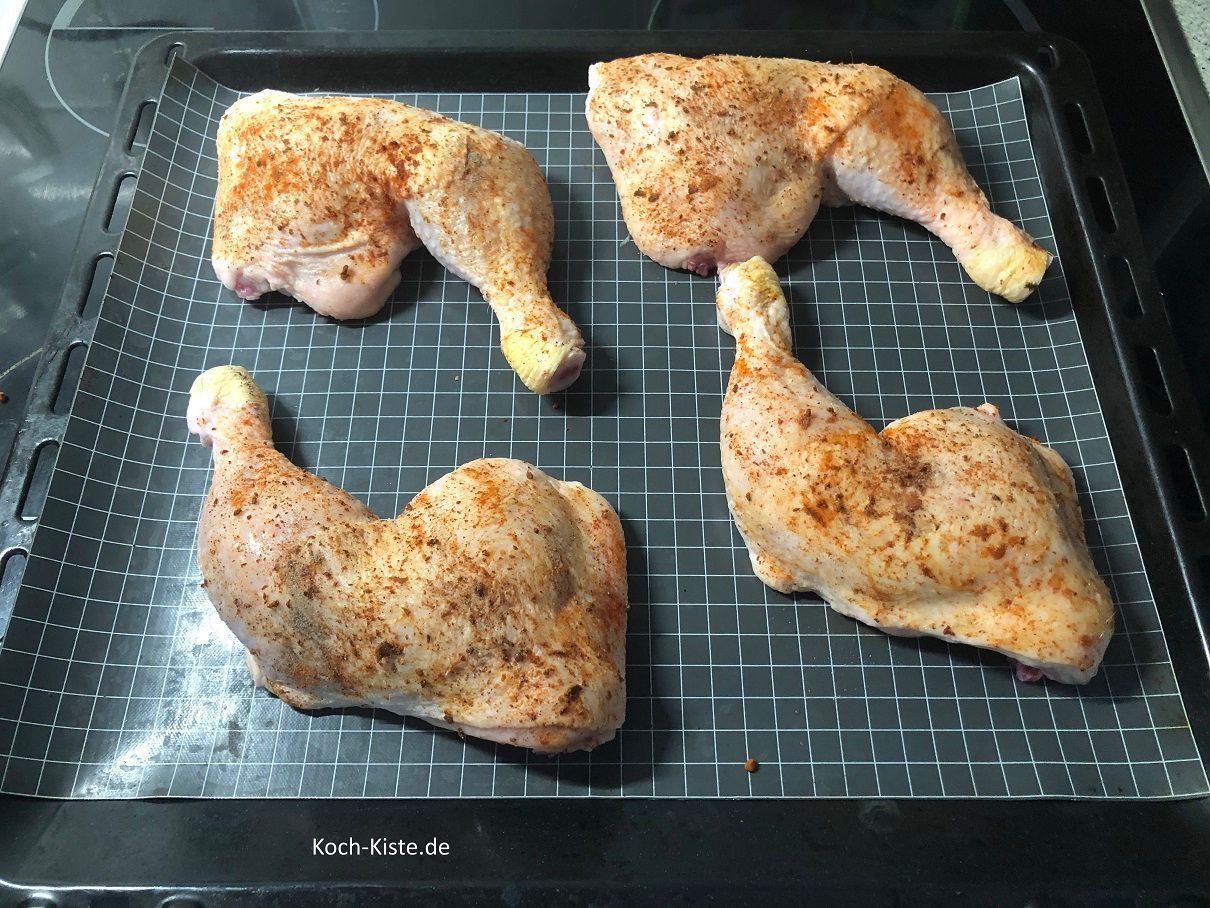 lege die Hähnchenbeine mit der Unterseite auf das Backblech und brate sie 45 Minuten .