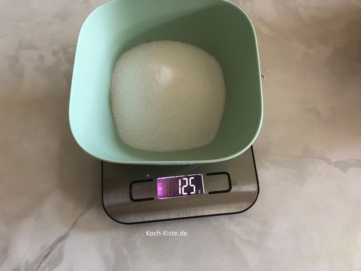 wiege die 125 Gramm Zucker ab