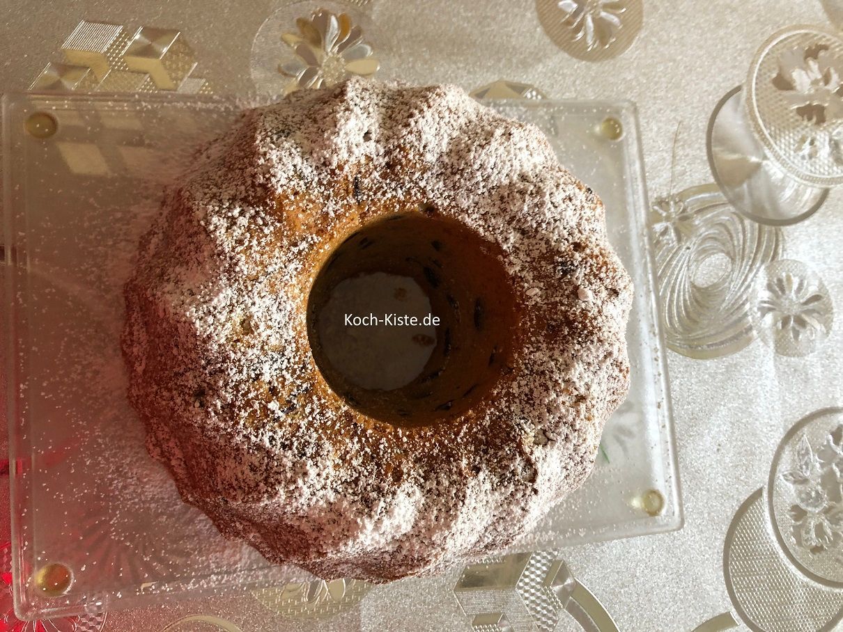 gebe 1 Teelöffel Puderzucker über den fertigen Schokoladenplätzchen Puffer