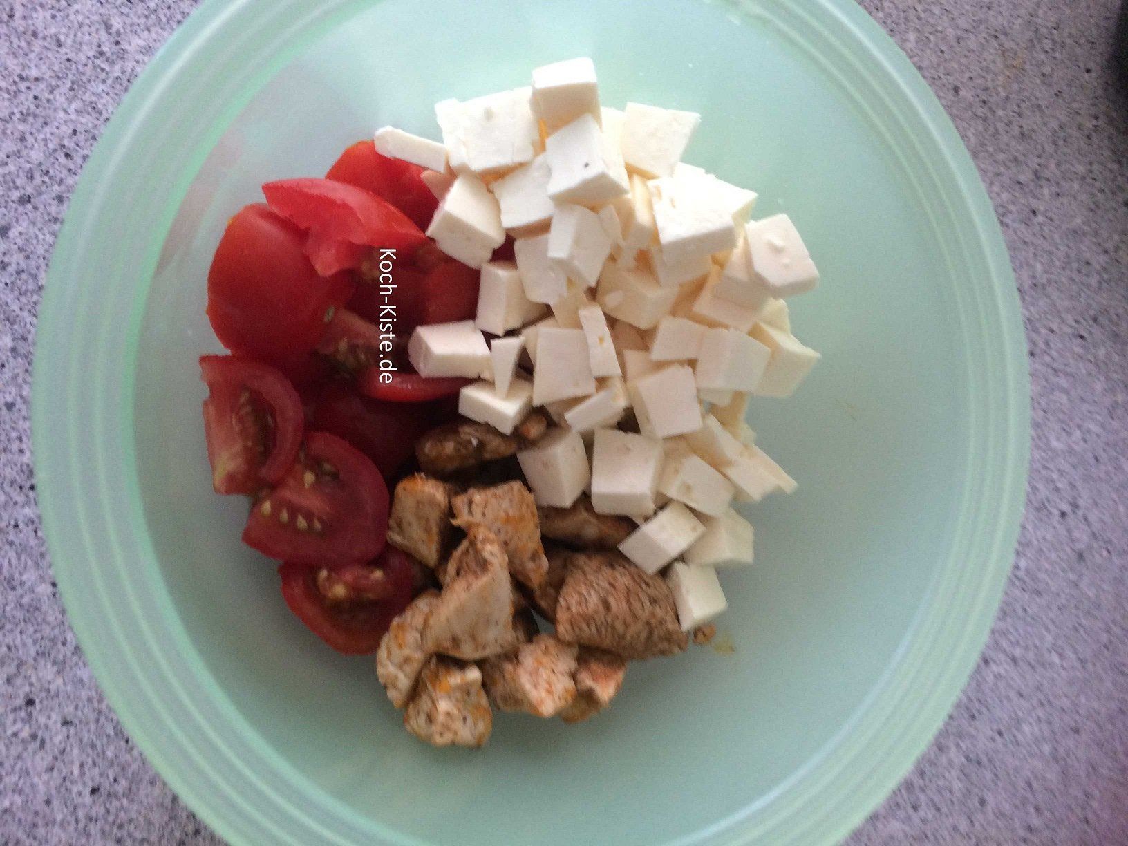 Hähnchenbrust mit Fetakäse und Tomaten mischen