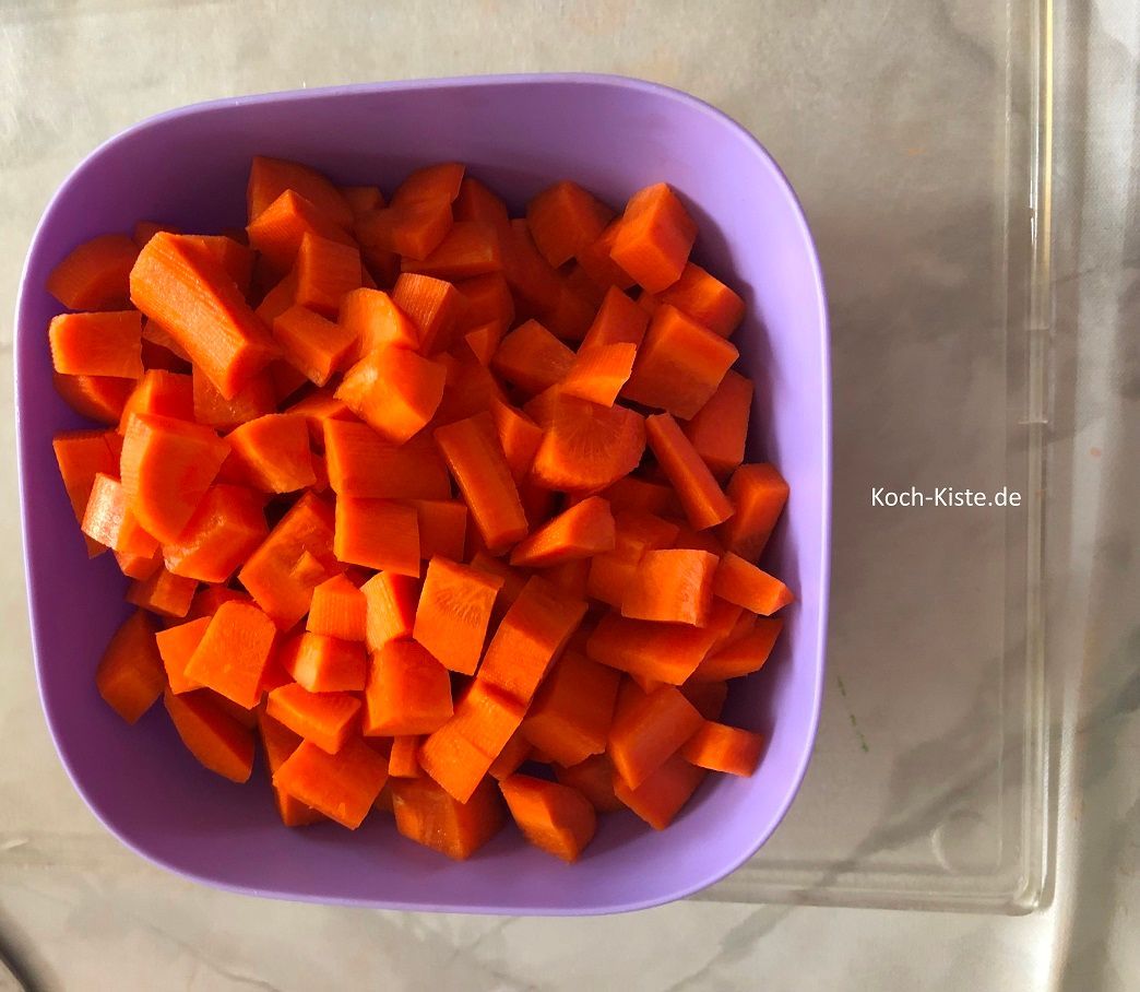 gebe die Wurzelstücke in eine Schale