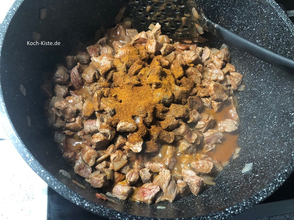 kippe die Gewürze mit in den Topf