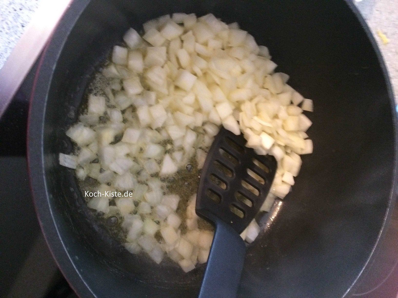 Zwiebeln glasig braten