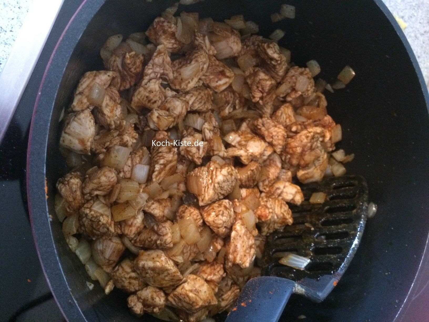 Putenbrustwürfel dazu geben und gut anbraten