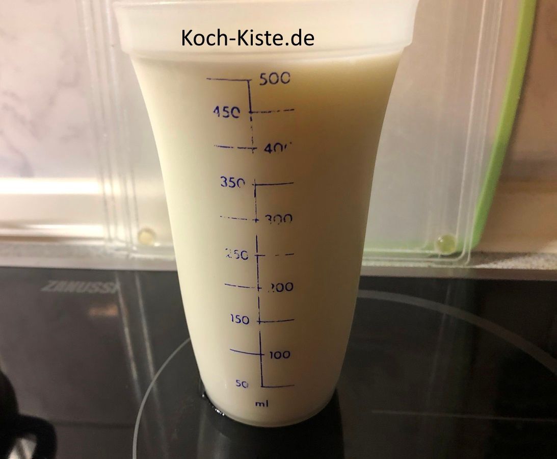 beginne damit die Milch abzumessen