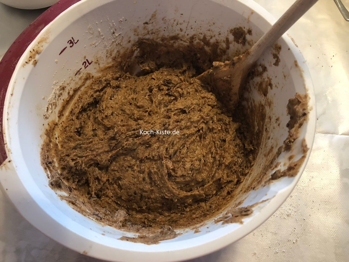 dafür brauchst Du etwas Kraft, da die Masse relativ fest wird.