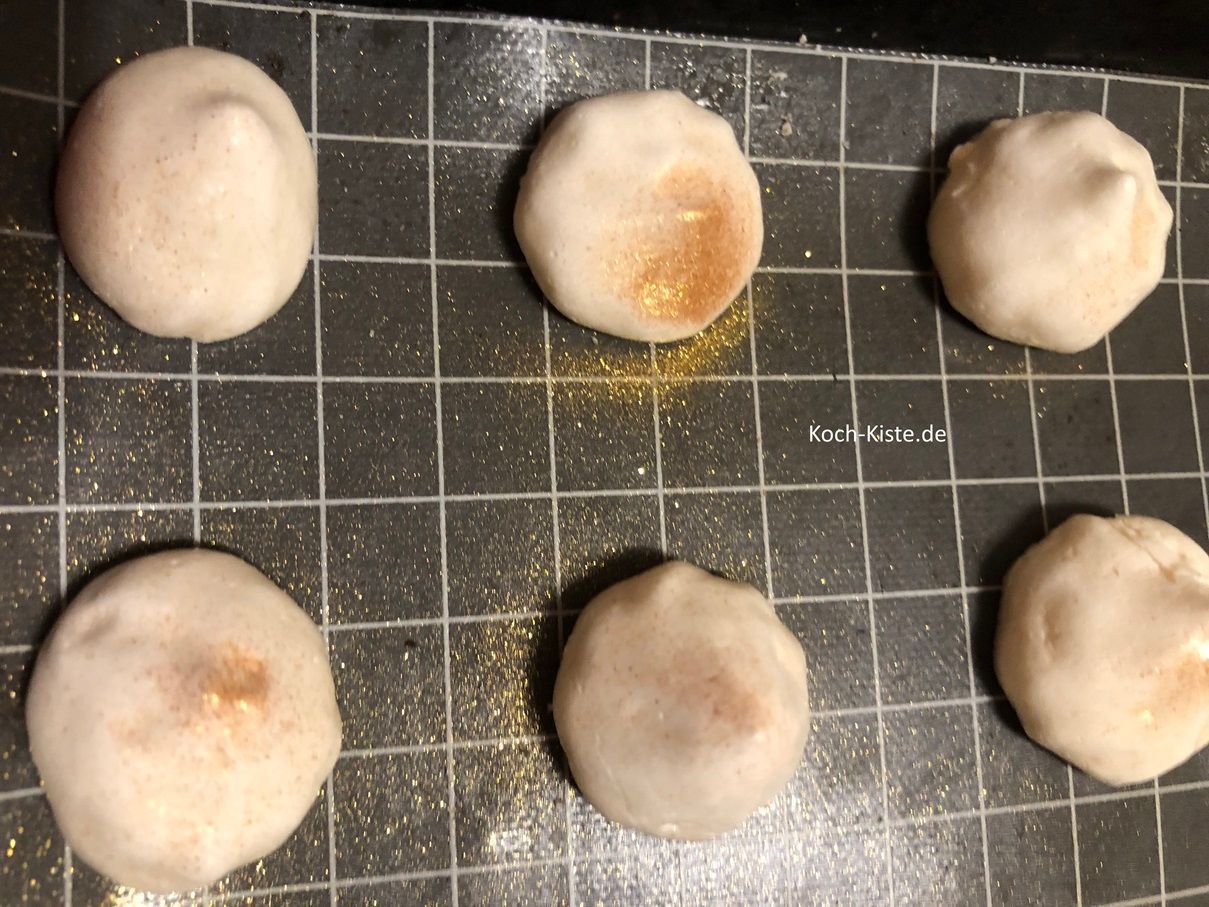 gebe auf die Baiser Goldspray ( vor dem backen)