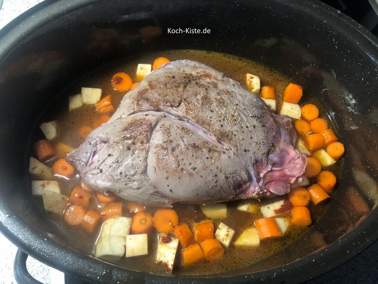 jetzt hebe die Rehkeule wieder in die Mitte des Bräters