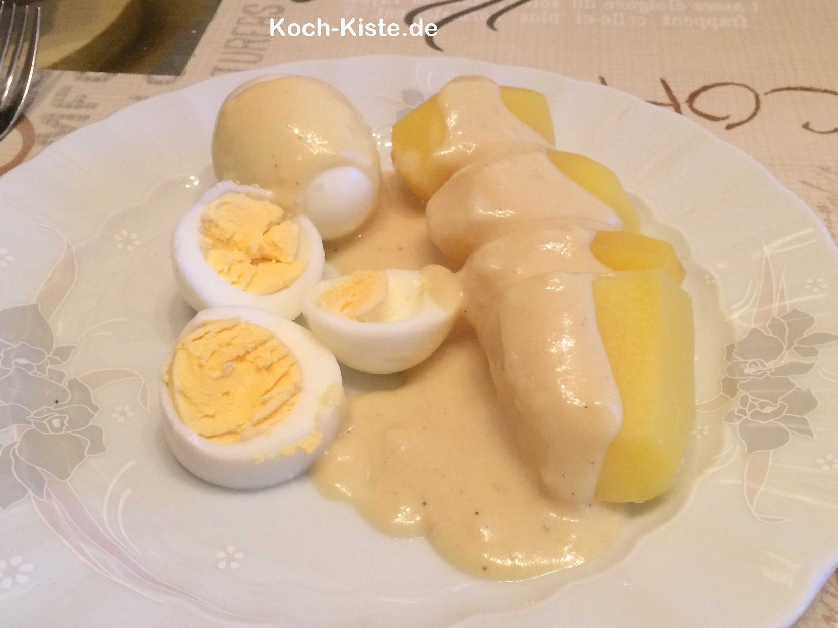 Eier mit Senfsoße